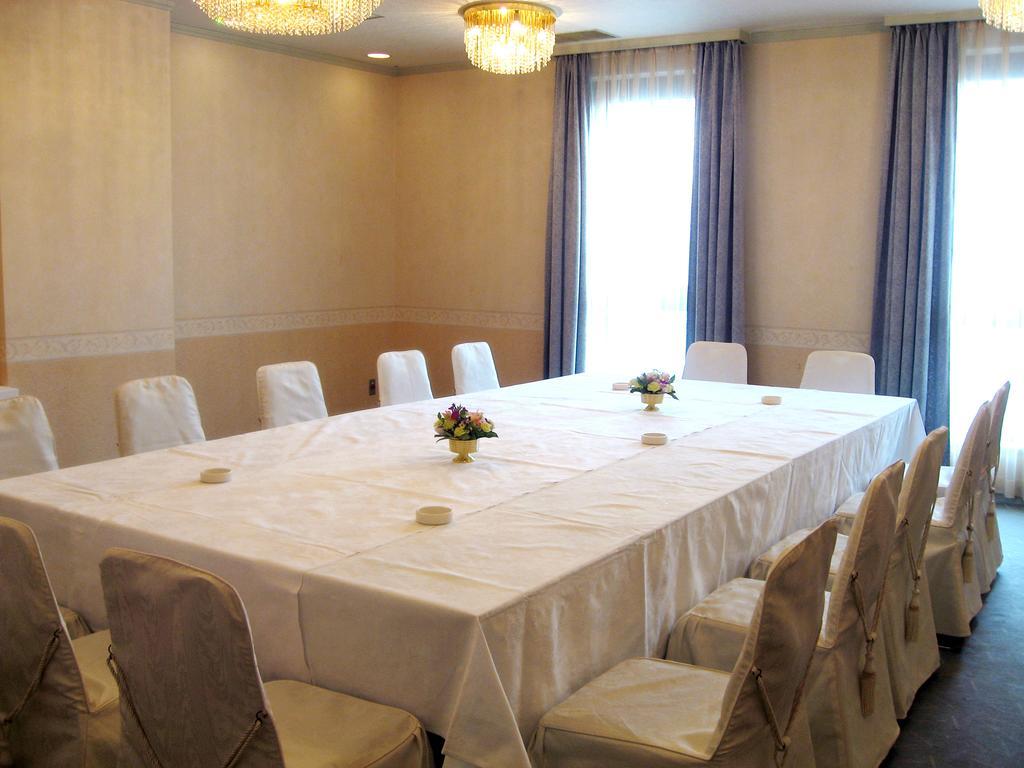 Hotel Crown Palais Kofu Екстер'єр фото