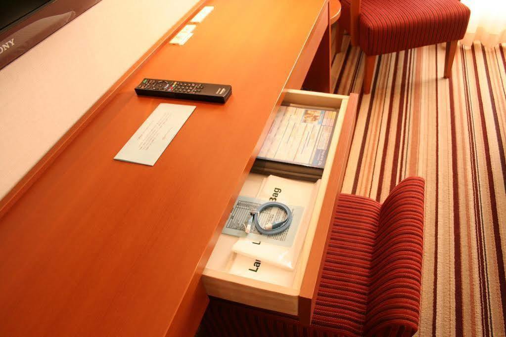 Hotel Crown Palais Kofu Екстер'єр фото