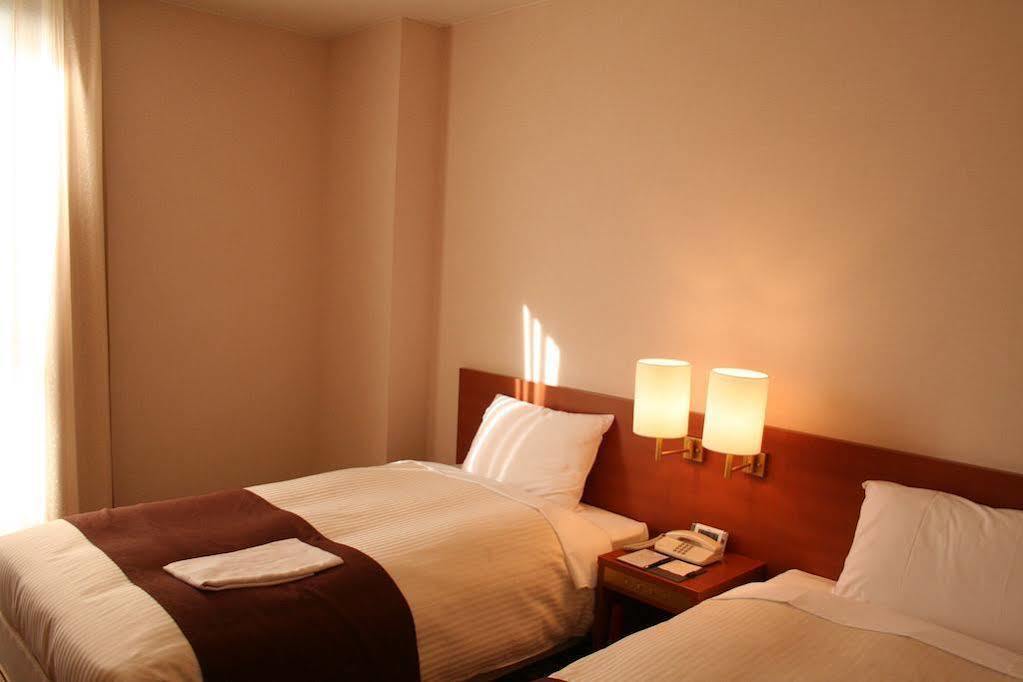 Hotel Crown Palais Kofu Екстер'єр фото
